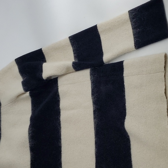 Banana Republic Mohair Blend Sweater Size Medium - Picture 9 of 12